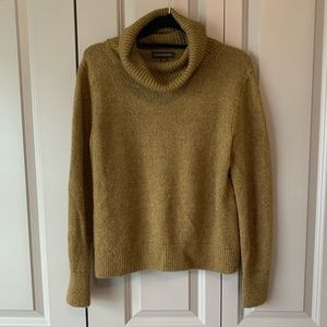 NWOT Banana Republic yellow green turtleneck sweater. Size medium.